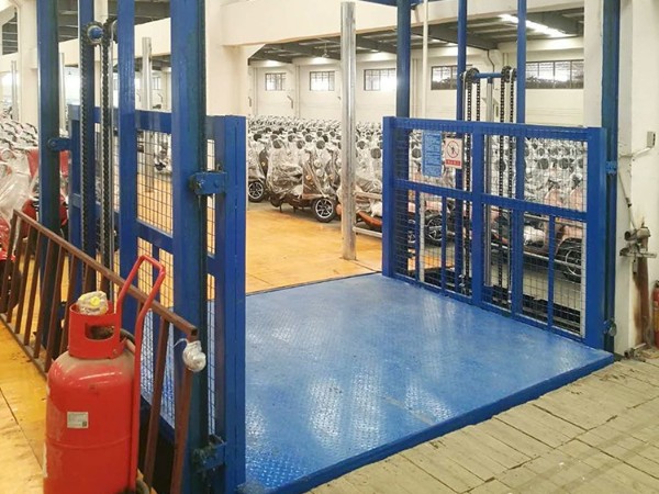 夏季如何預(yù)防升降機(jī)支桿腐蝕生銹？